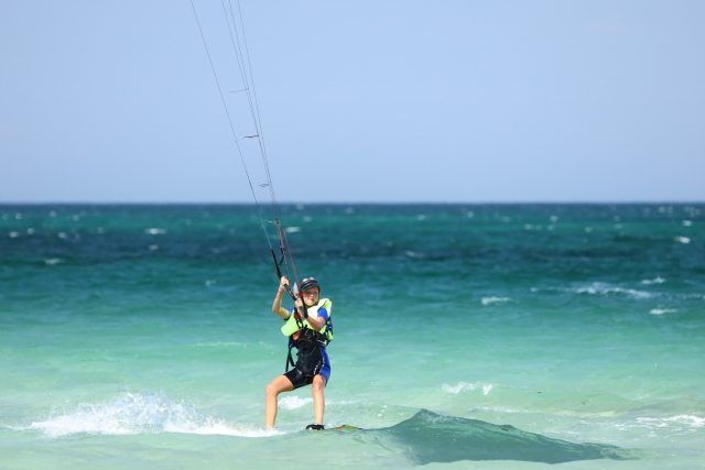Una lección de kitesurf de 90 minutos en Colico