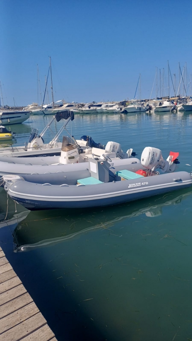 Nuestro bote amarrado 