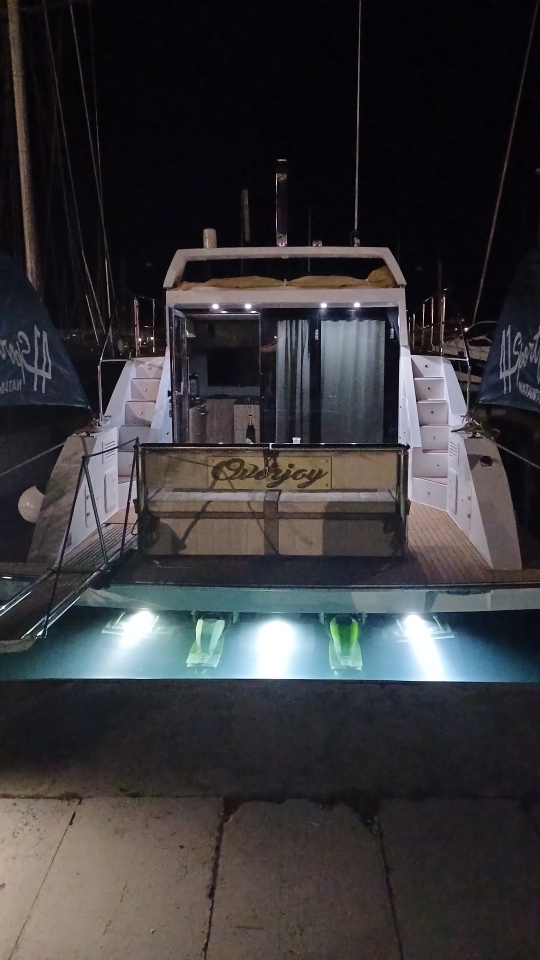 Nuestro yate iluminado 
