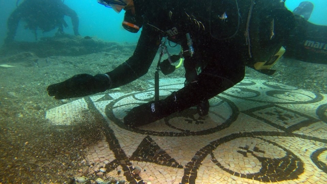  Descubre tesoros en el fondo marino 