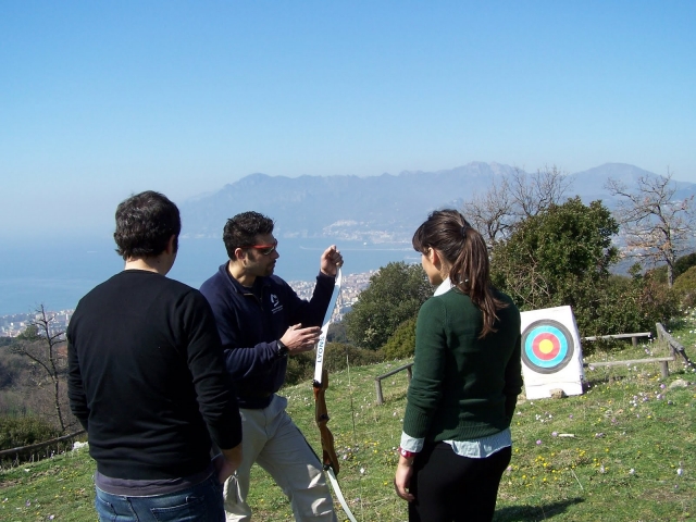  Excursión y jalo con arco cerca de Salerno 