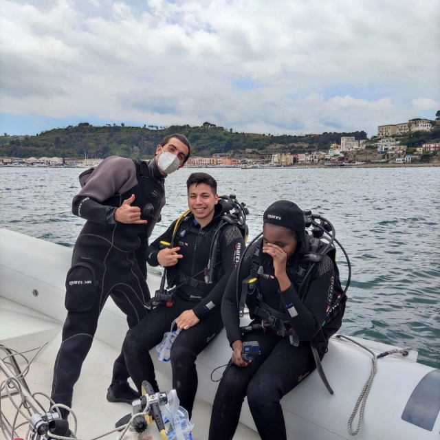  Antes de sumergirse en las aguas de Pozzuoli 