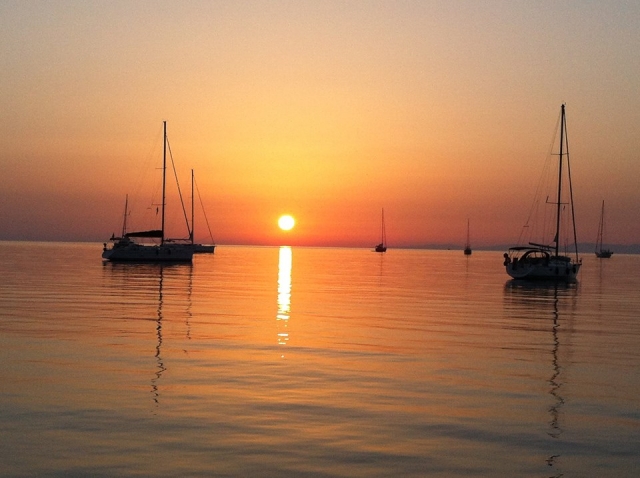  Navegando al atardecer 