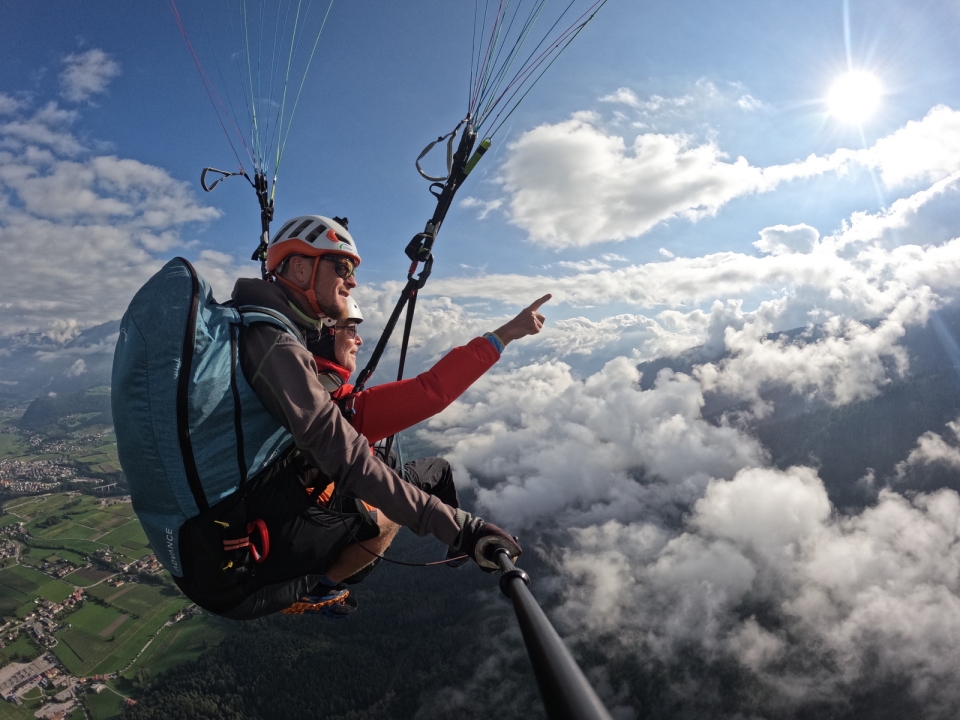  Vuelo en parapente entre las nubes