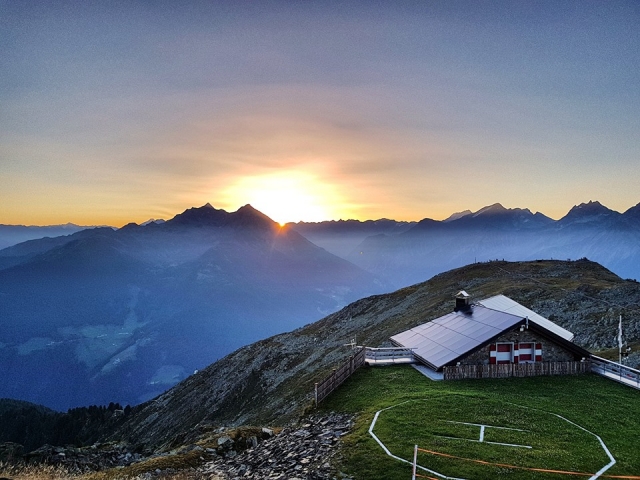 Las primeras luces del amanecer 