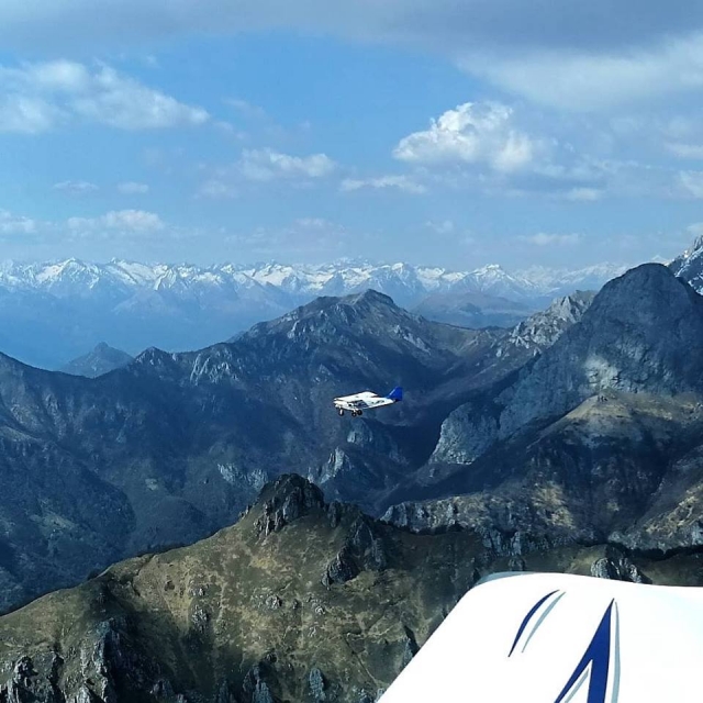 Volando hacia el azul