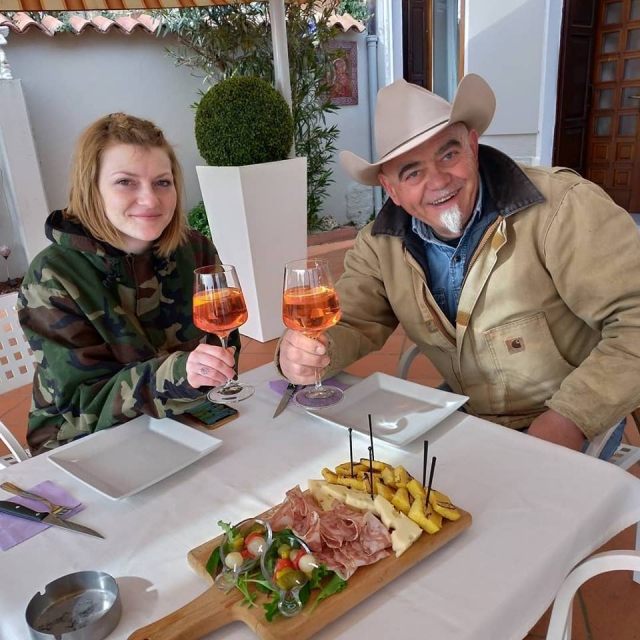  Un brindis por esta aventura 
