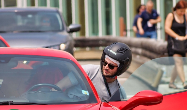 Subes a bordo en Ferrari 