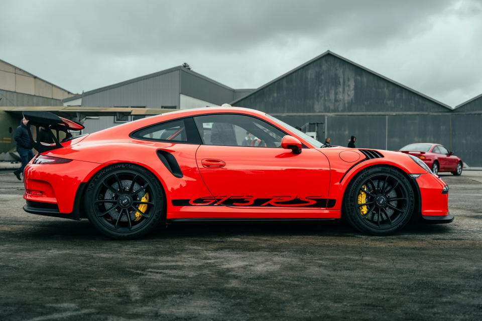  Maneja un Porsche a toda velocidad