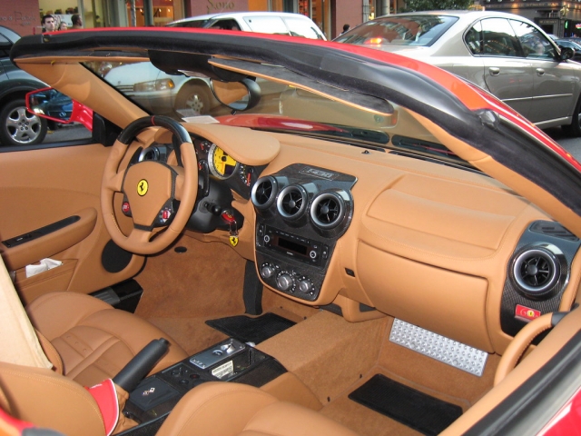  los interiores de nuestro Ferrari