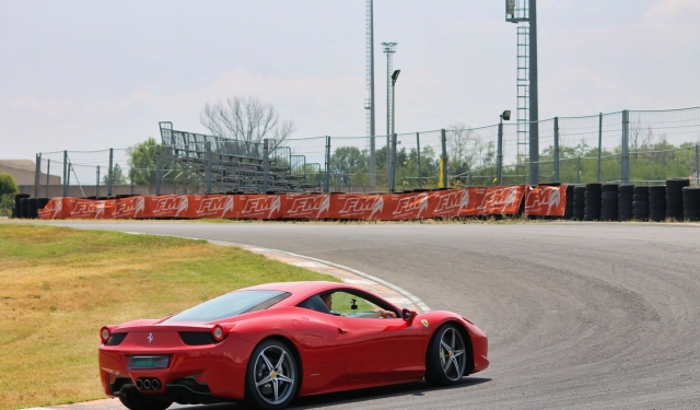 ¡FERRARI EN LA PISTA! 