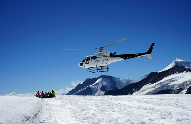  Helicóptero sobre nieve