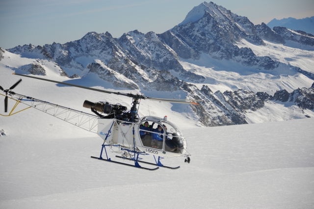  en helicóptero sobre la nieve del Mont Blanc