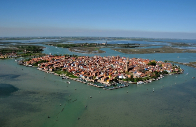 Burano-isla-en-helicóptero 