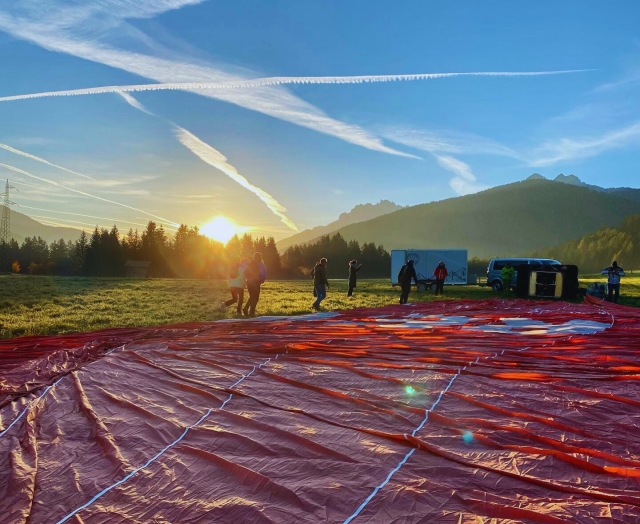  Preparación en globo aerostático al amanecer 