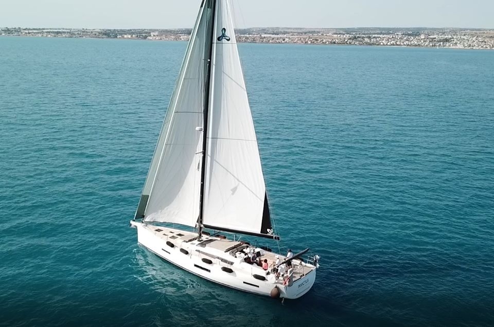 Uno de nuestros barcos Uno de nuestros barcos