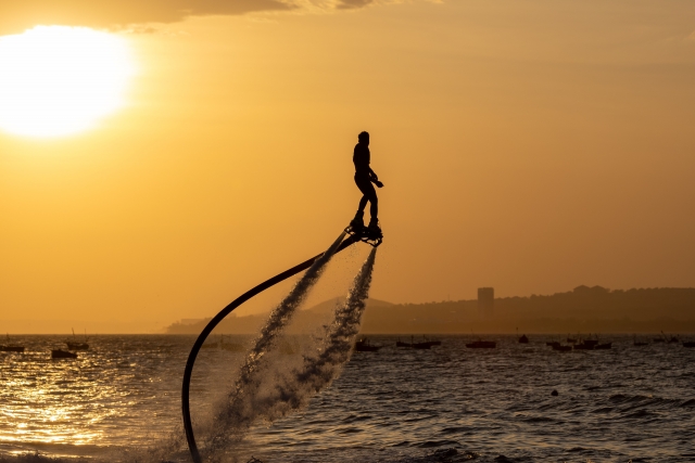  flyboard al atardecer