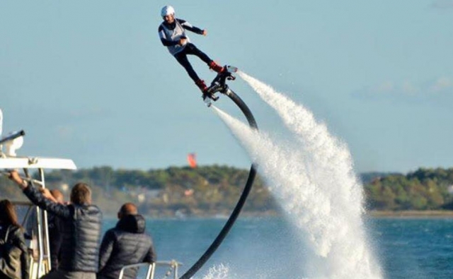 acrobacias en el agua