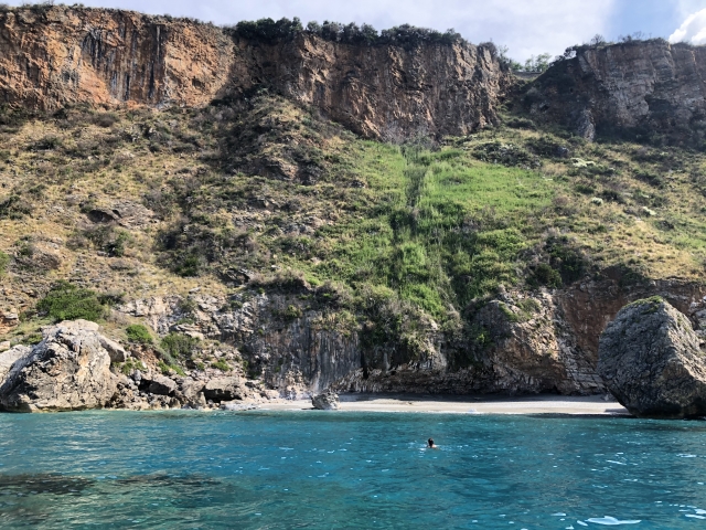 Costa de las cueva de Rizzo 