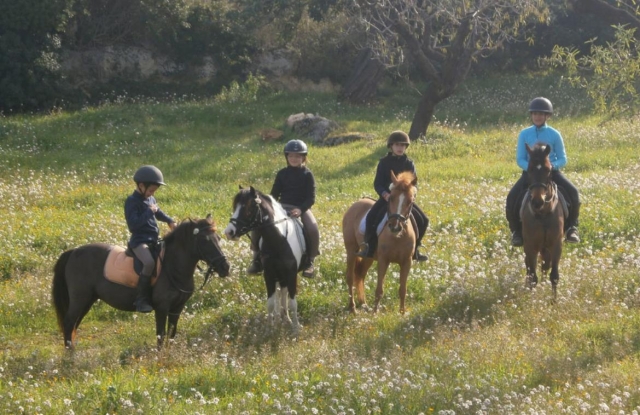 niños a caballo 