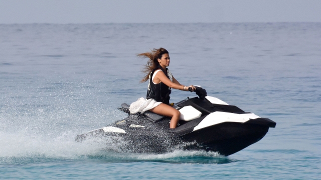  Chica en jet ski 