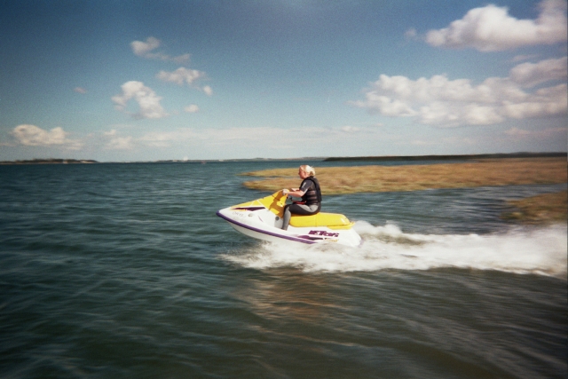 Mujer en jet ski 