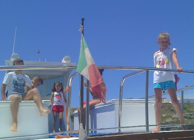 Niños en barco 