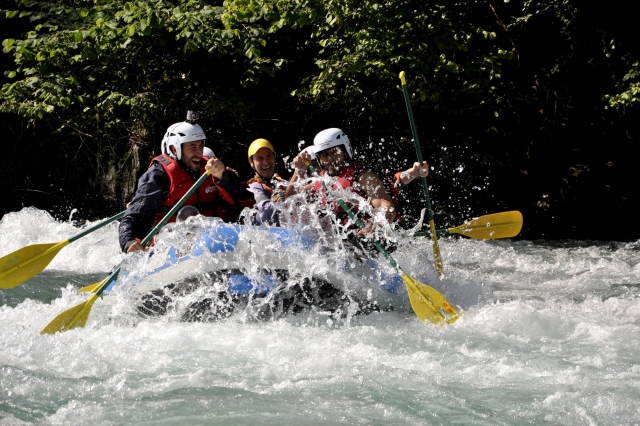  diviértele con el rafting