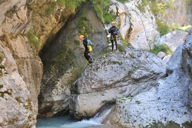  saltar al agua 