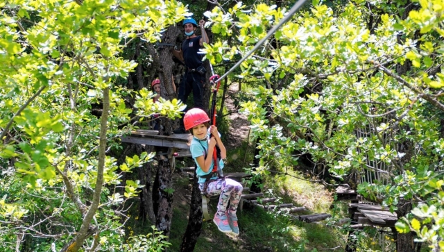  Niña en funicular 