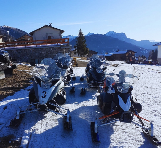  nuestras motos de nieve