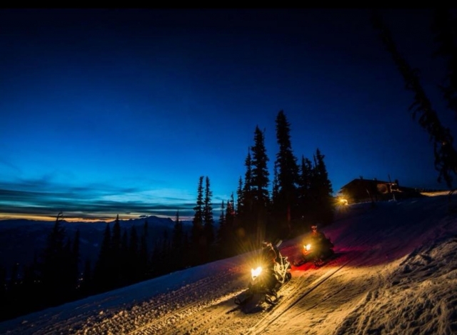  descenso en moto de nieve