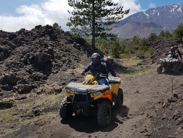 en cuatrimoto en pareja 