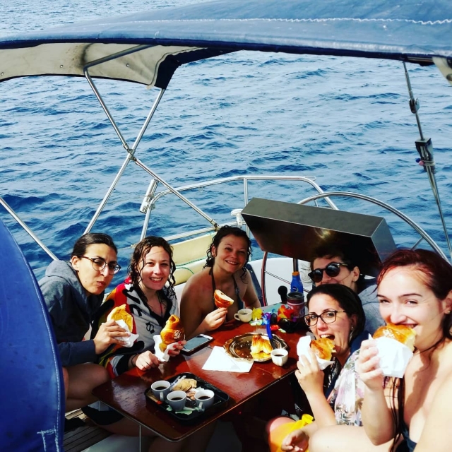 Aperitivo de Liguria en medio del mar 