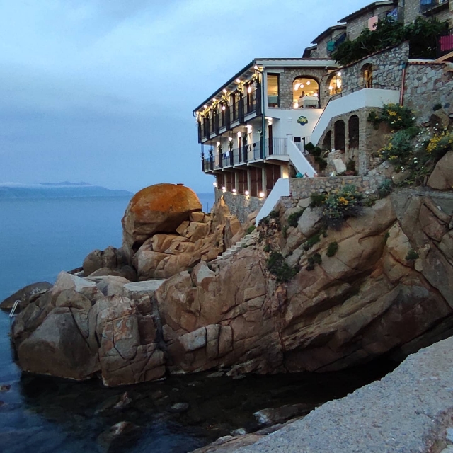  Acantilado con vistas al mar 