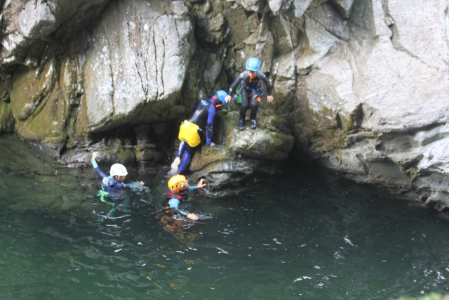 Descenso al agua. 