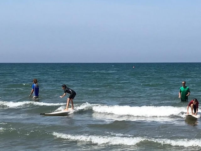 Clase de surf de 1 hora en Lido di Tarquinia