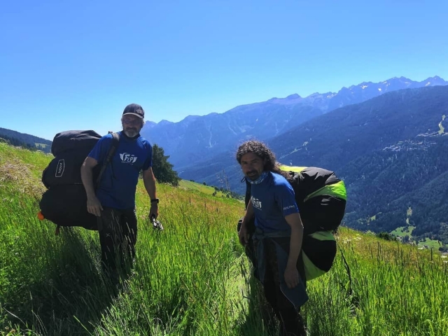 Dos de nuestros parapentes