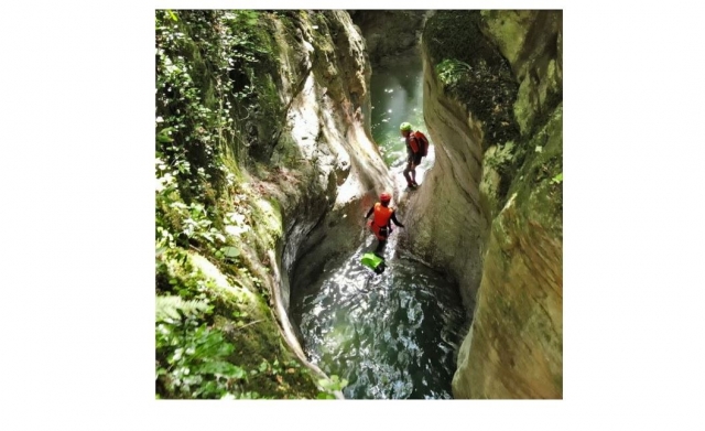  Escalando las paredes del río 