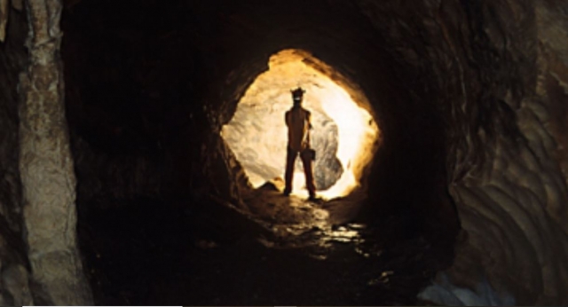  En la gruta 