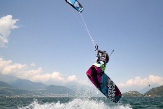Curso básico de kitesurf de 8 horas en Malcesine