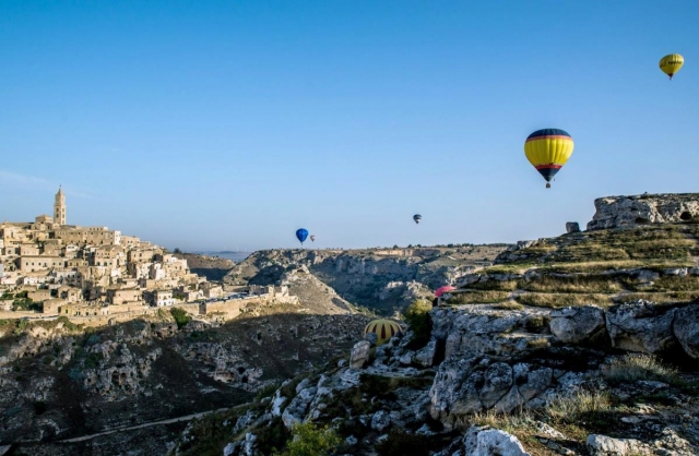  globo aerostático sobre las piedras de Matera 