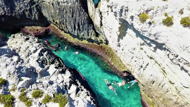  Bahía Riaci en el canal 