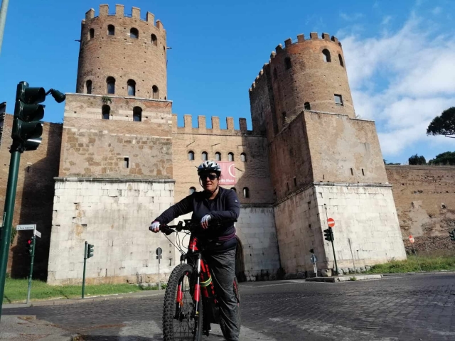 Tour de vino de 8 horas en bicicleta eléctrica por Appia Antica