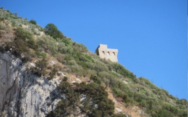  Ruinas en el acantilado 