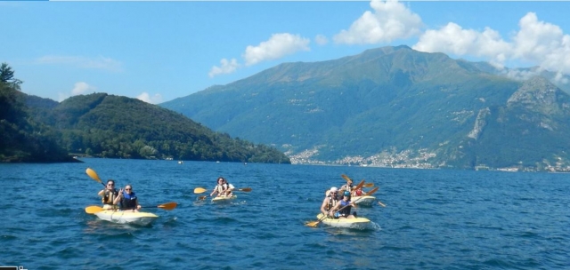 Canoa en el lago de Como