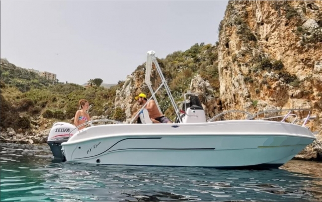  Pareja en barco