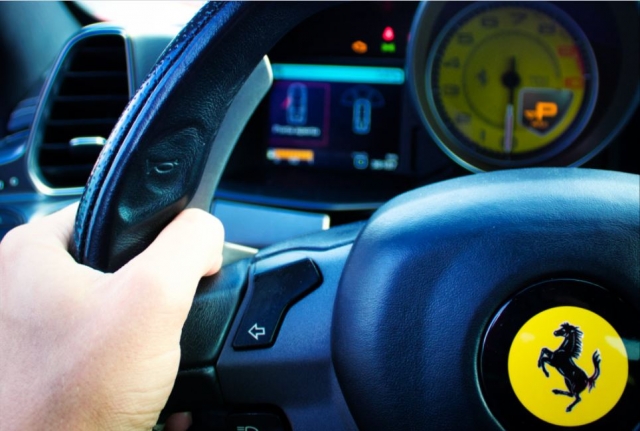 Al volanle de nuestro Ferrari 458