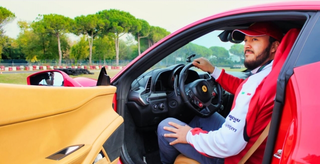 Al volanle del carro