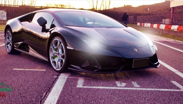  Uno de nuestros Lamborghinis 